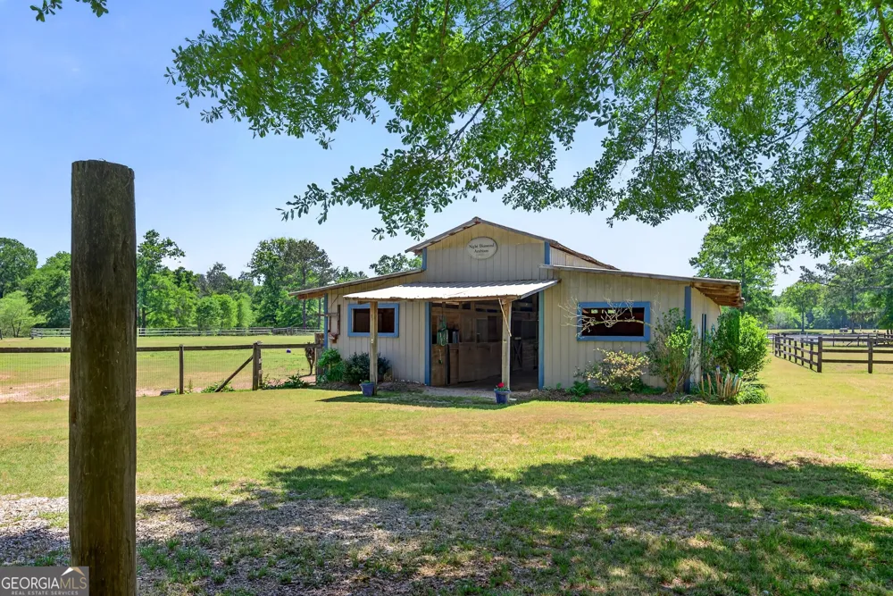 511 W Mcintosh RD Brooks, GA 30205