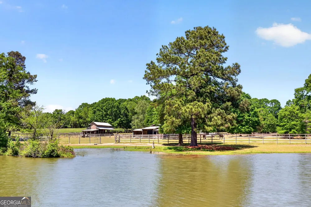 511 W Mcintosh RD Brooks, GA 30205