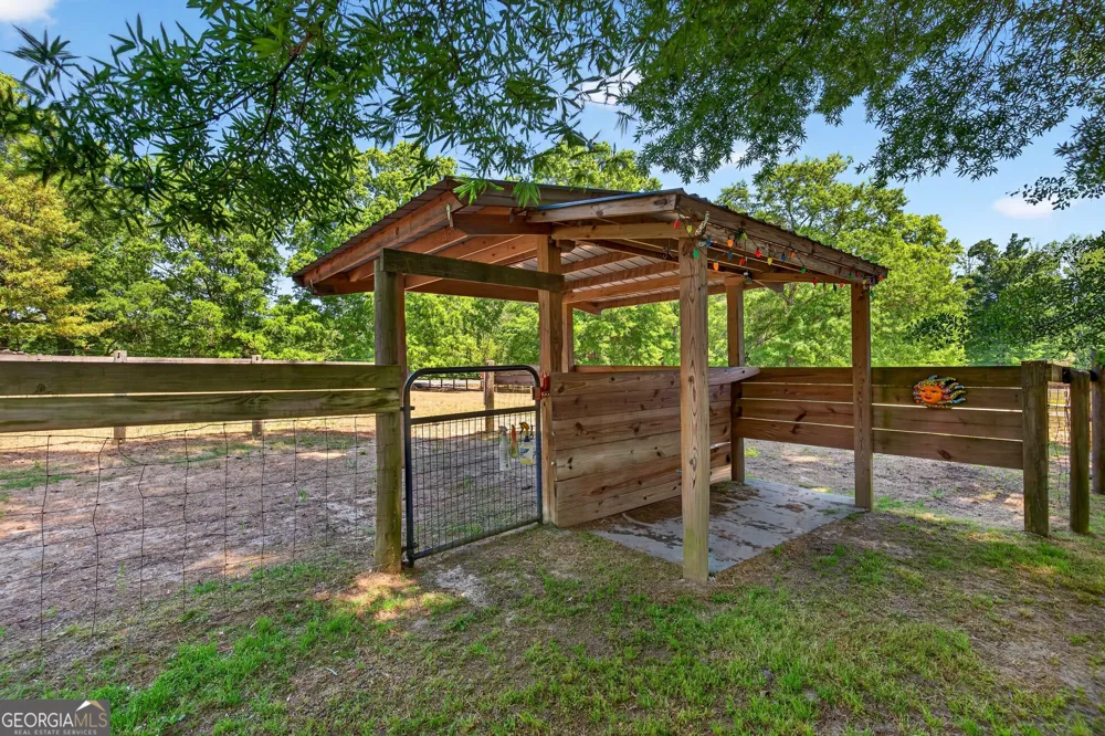511 W Mcintosh RD Brooks, GA 30205