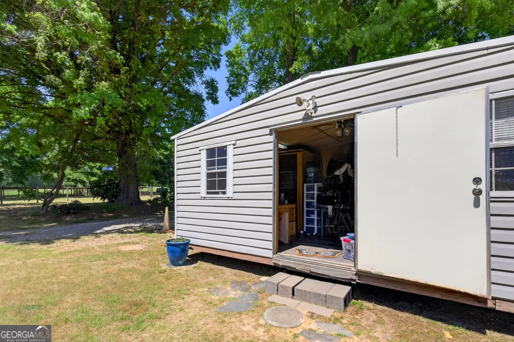511 W Mcintosh RD Brooks, GA 30205