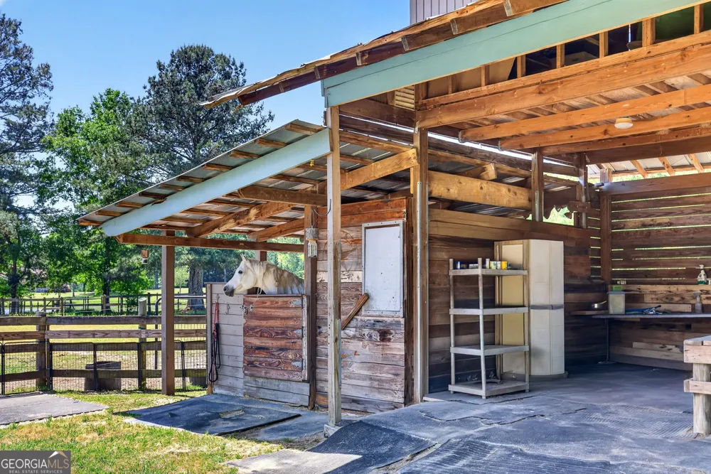 511 W Mcintosh RD Brooks, GA 30205
