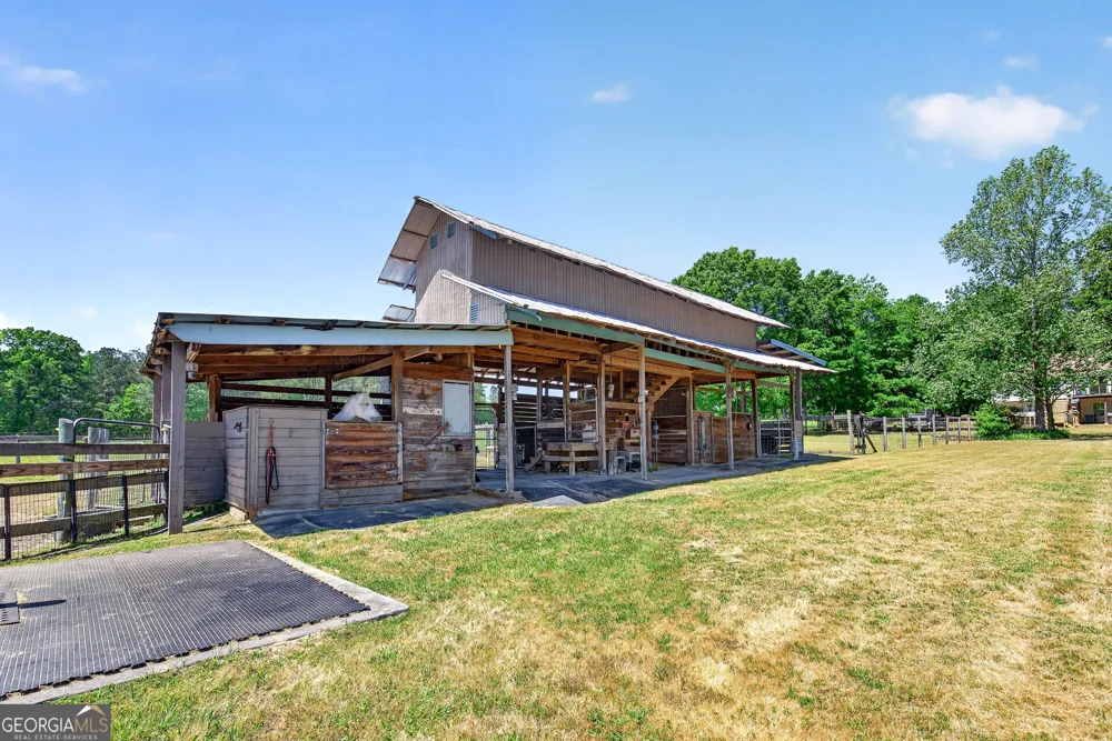 511 W Mcintosh RD Brooks, GA 30205
