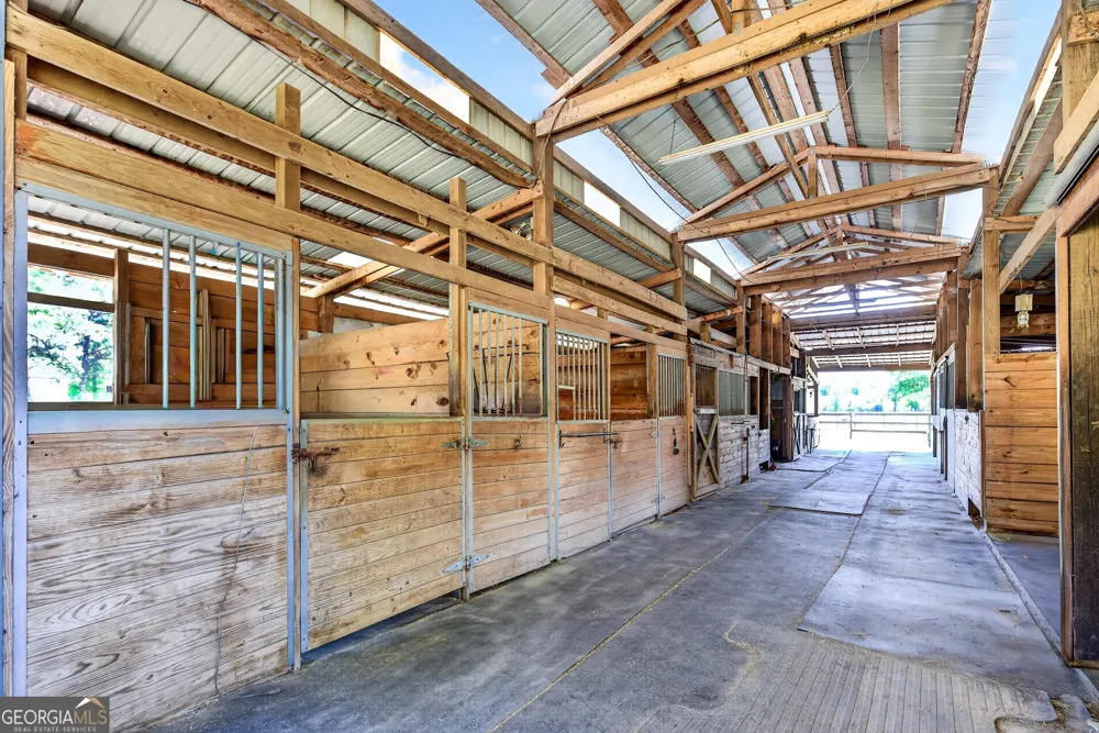 511 W Mcintosh RD Brooks, GA 30205