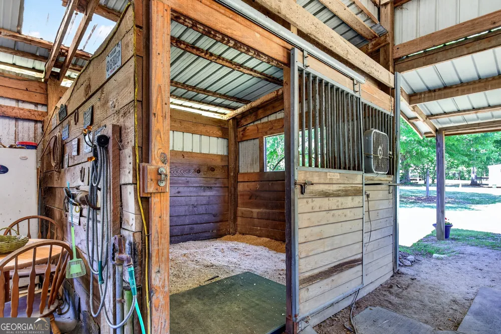 511 W Mcintosh RD Brooks, GA 30205