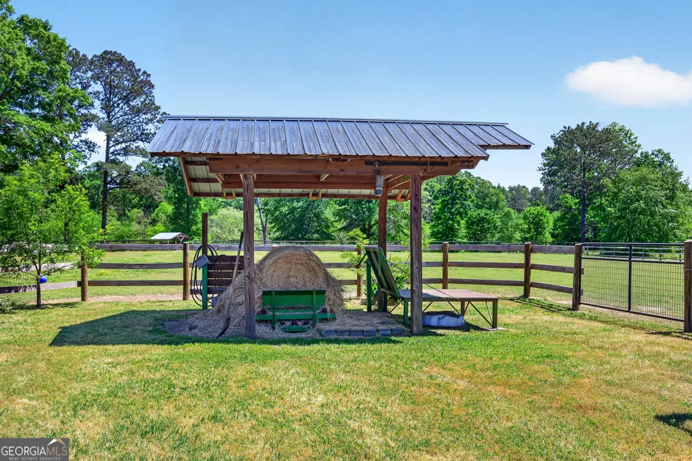 511 W Mcintosh RD Brooks, GA 30205
