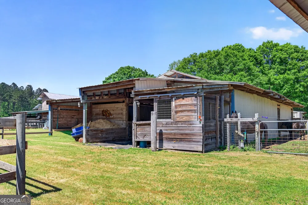 511 W Mcintosh RD Brooks, GA 30205