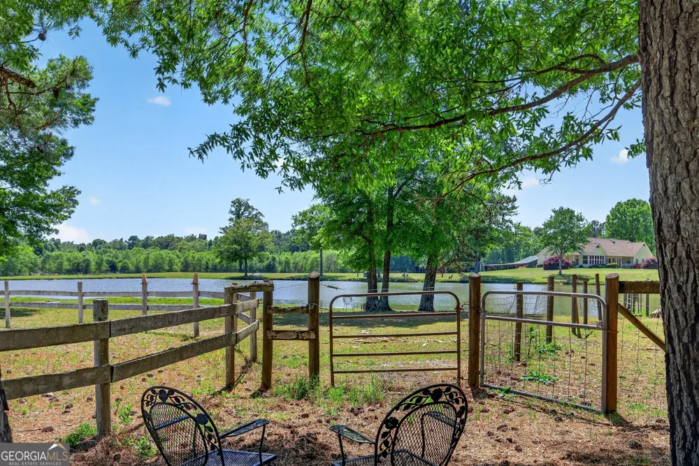 511 W Mcintosh RD Brooks, GA 30205