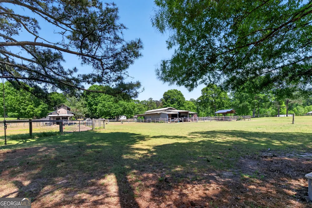 511 W Mcintosh RD Brooks, GA 30205