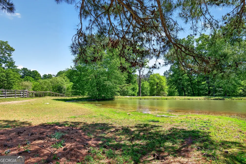 511 W Mcintosh RD Brooks, GA 30205