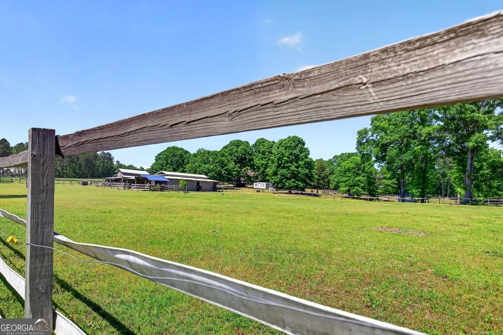 511 W Mcintosh RD Brooks, GA 30205