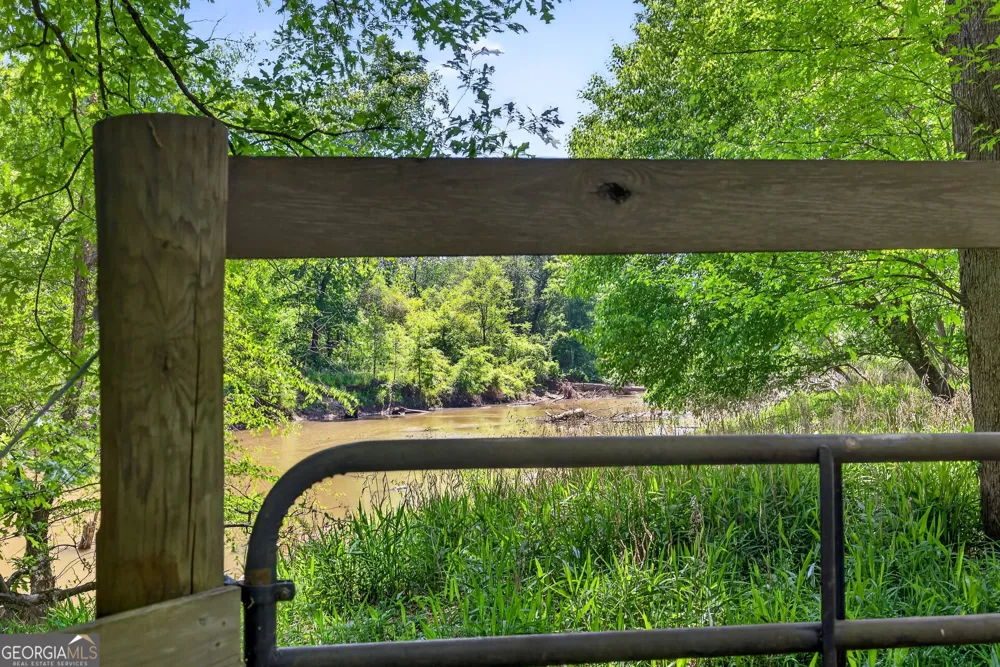 511 W Mcintosh RD Brooks, GA 30205