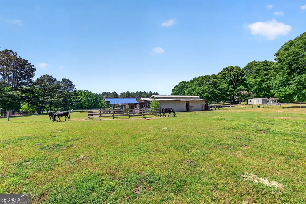 511 W Mcintosh RD Brooks, GA 30205