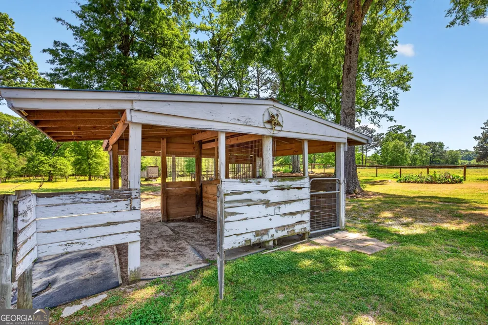 511 W Mcintosh RD Brooks, GA 30205
