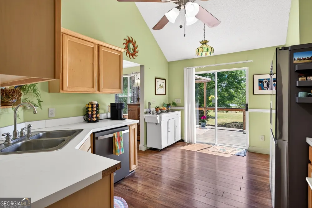 511 W Mcintosh RD Brooks, GA 30205