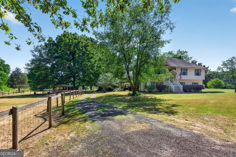 511 W Mcintosh RD Brooks, GA 30205