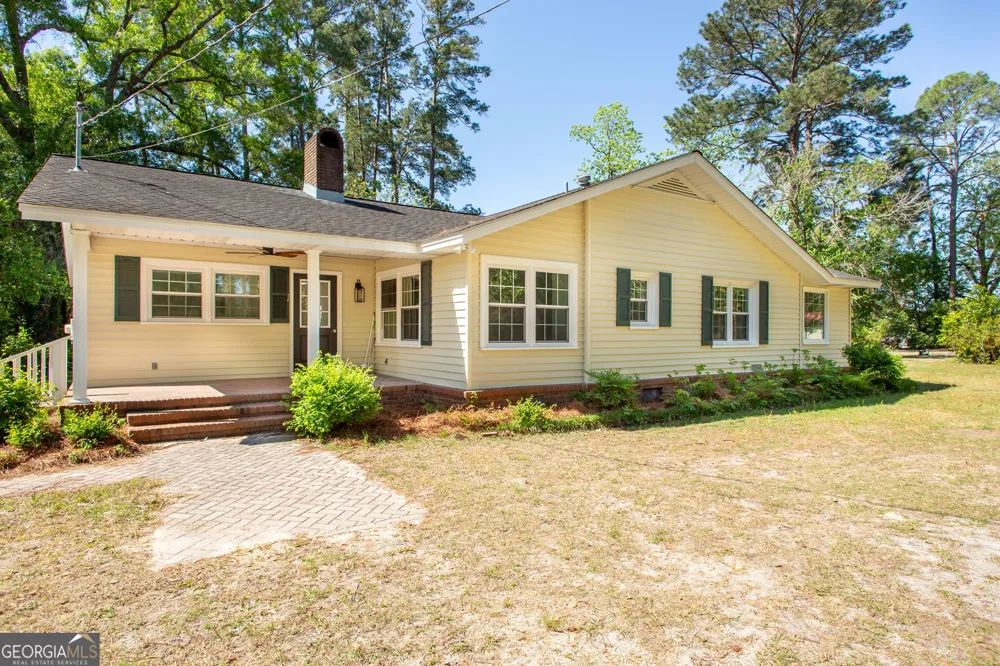 110 Briarwood RD Waycross, GA 31501