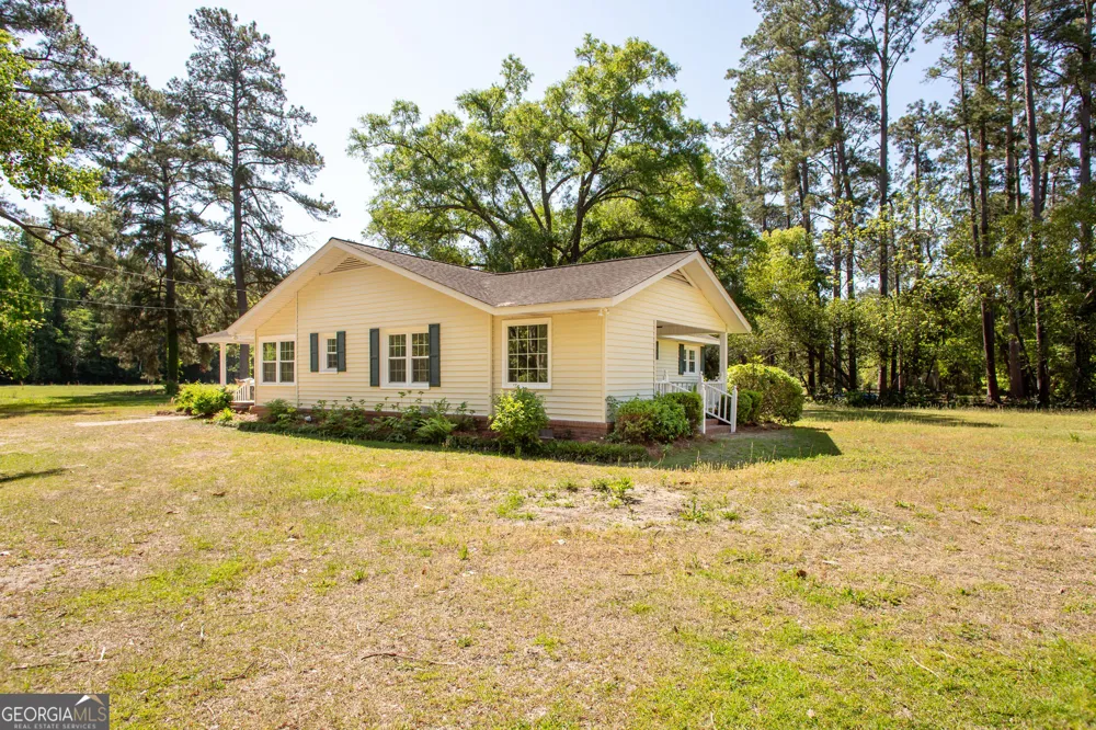 110 Briarwood RD Waycross, GA 31501