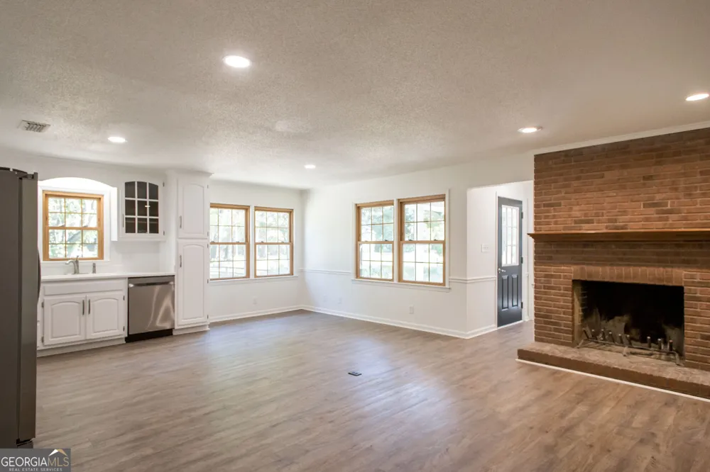 110 Briarwood RD Waycross, GA 31501