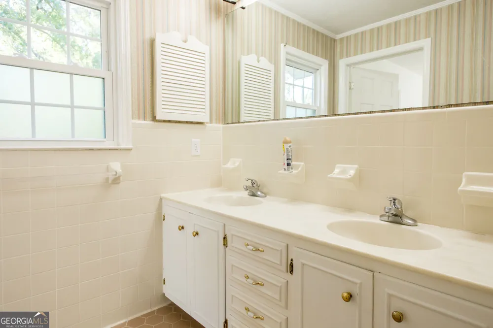110 Briarwood RD Waycross, GA 31501