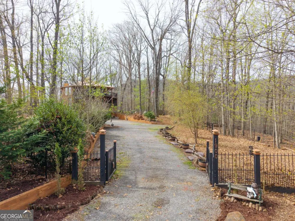 1900 Long Ridge RD Hiawassee, GA 30546