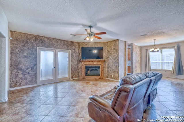 3 BRIAR COURT Uvalde, TX 78801