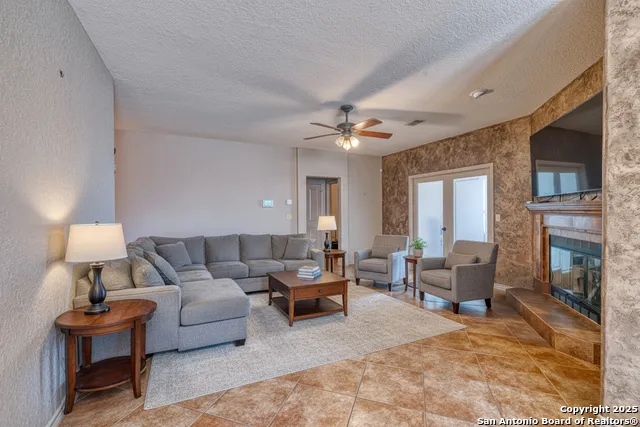 3 BRIAR COURT Uvalde, TX 78801