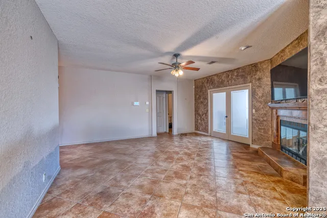 3 BRIAR COURT Uvalde, TX 78801