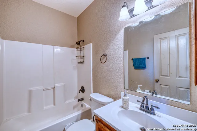 3 BRIAR COURT Uvalde, TX 78801