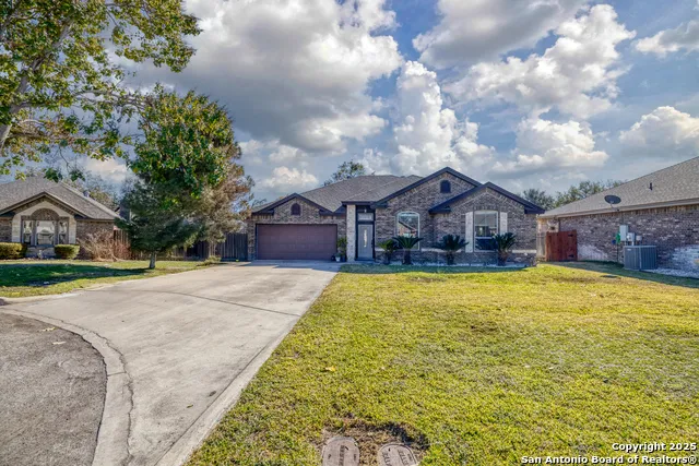 3 BRIAR COURT Uvalde, TX 78801