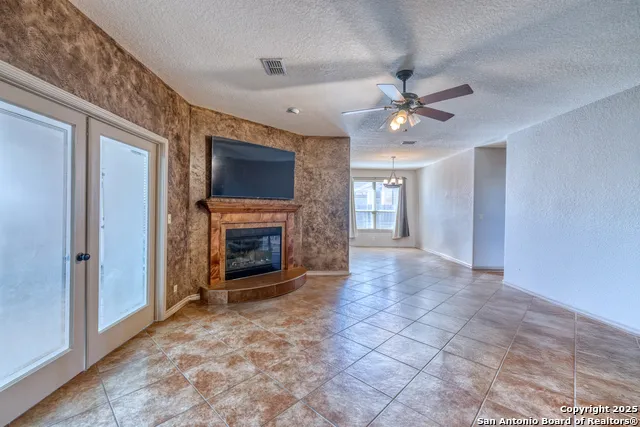 3 BRIAR COURT Uvalde, TX 78801