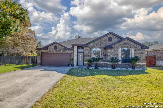 3 BRIAR COURT Uvalde, TX 78801