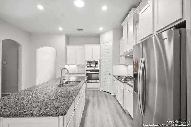 139 Bedingfeld Shavano Park, TX 78231