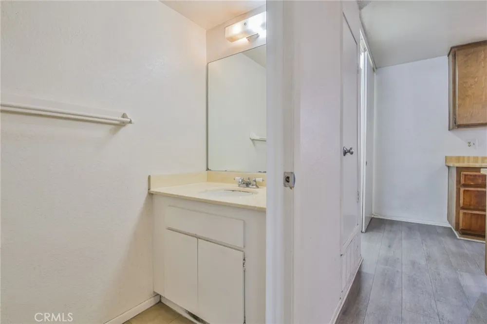 15927 Santa Ana Avenue #3 Bellflower, CA 90706