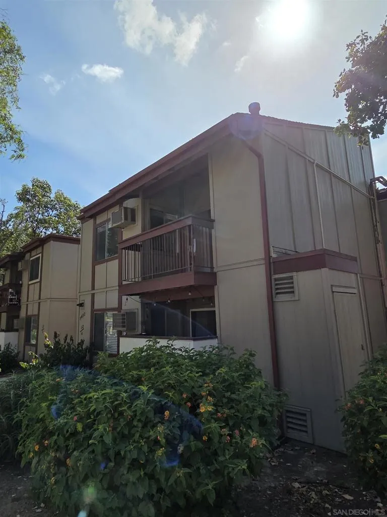 5432 Adobe Falls Rd. #12 San Diego, CA 92120