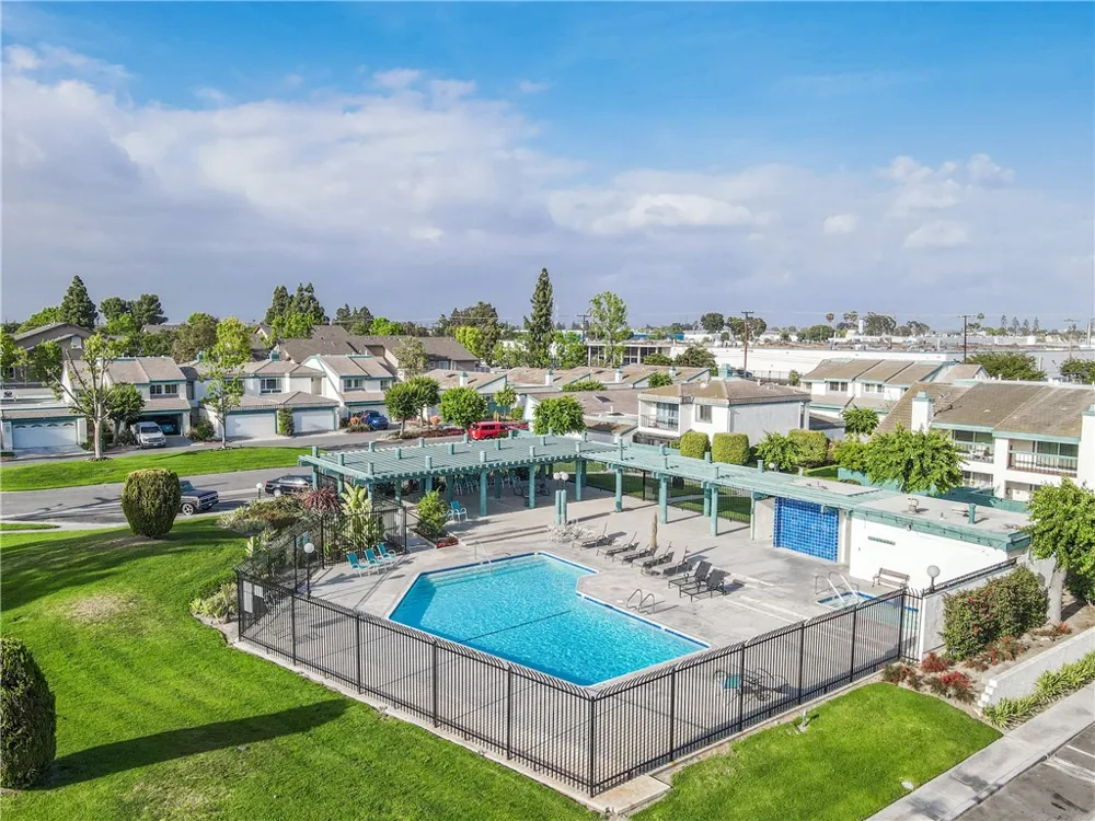 6823 Danvers Garden Grove, CA 92845