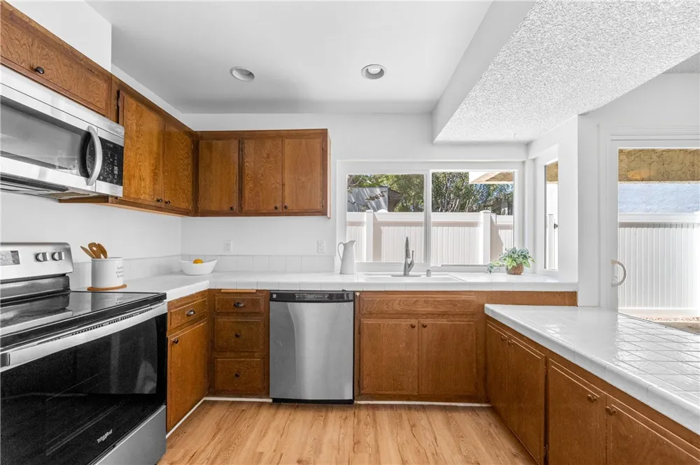 6823 Danvers Garden Grove, CA 92845