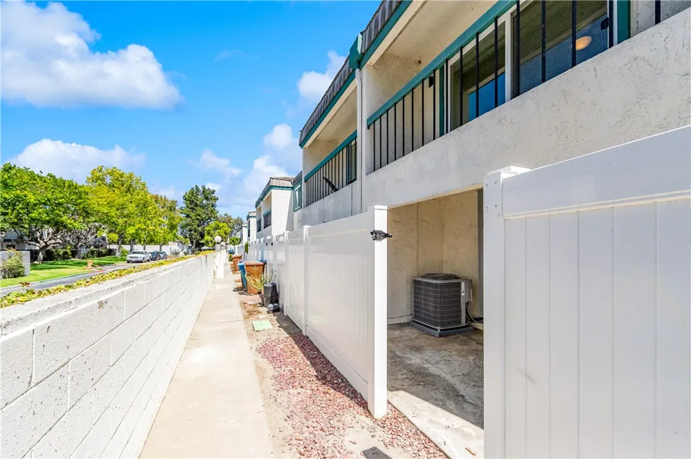 6823 Danvers Garden Grove, CA 92845