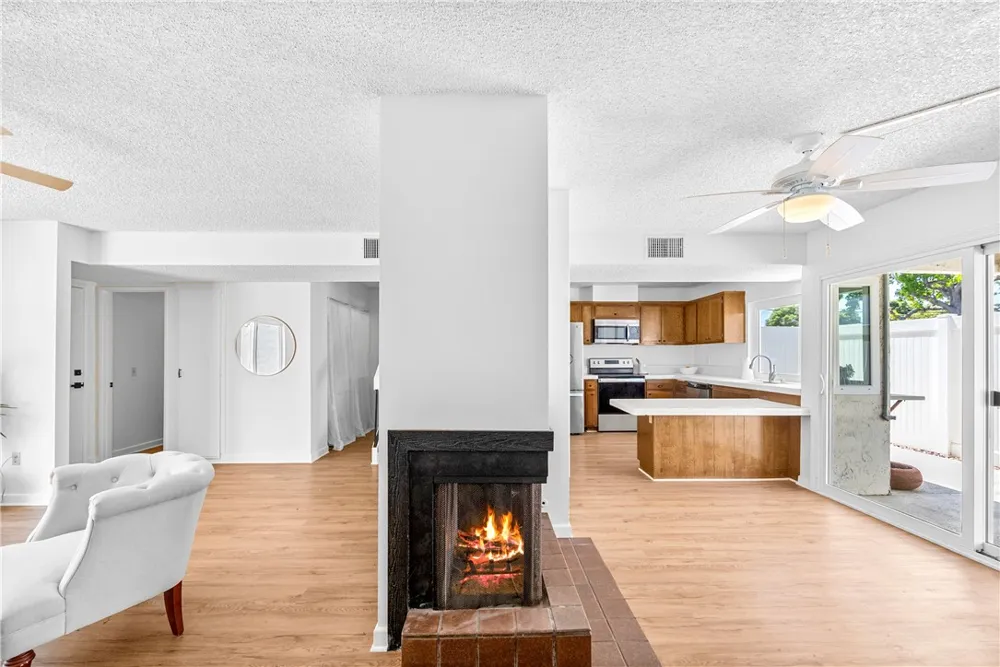 6823 Danvers Garden Grove, CA 92845