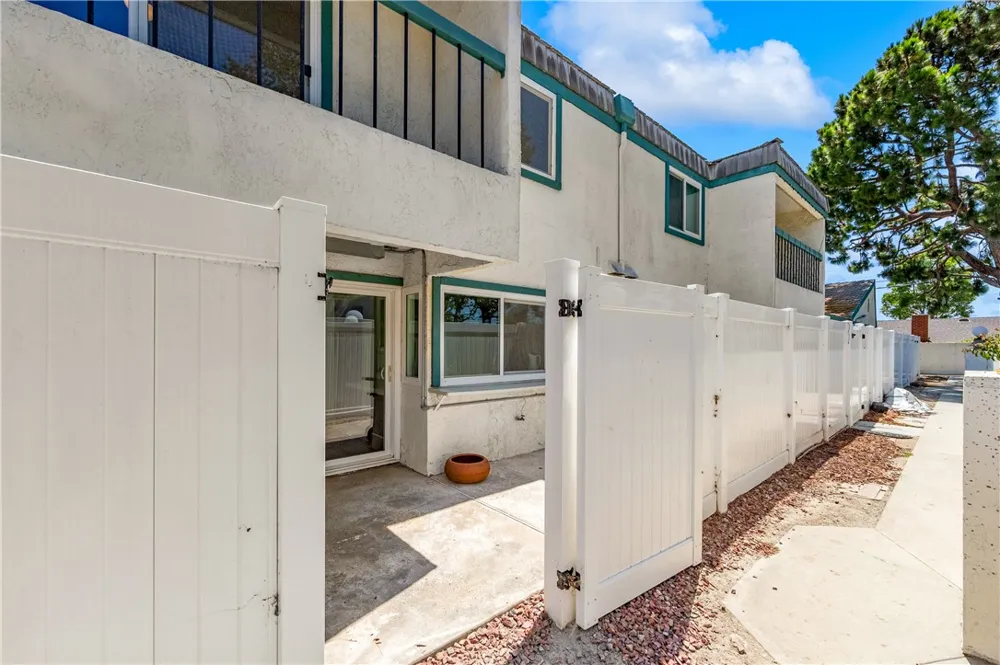 6823 Danvers Garden Grove, CA 92845