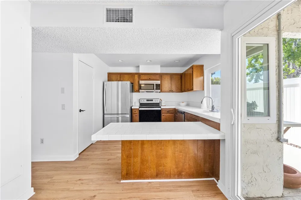 6823 Danvers Garden Grove, CA 92845