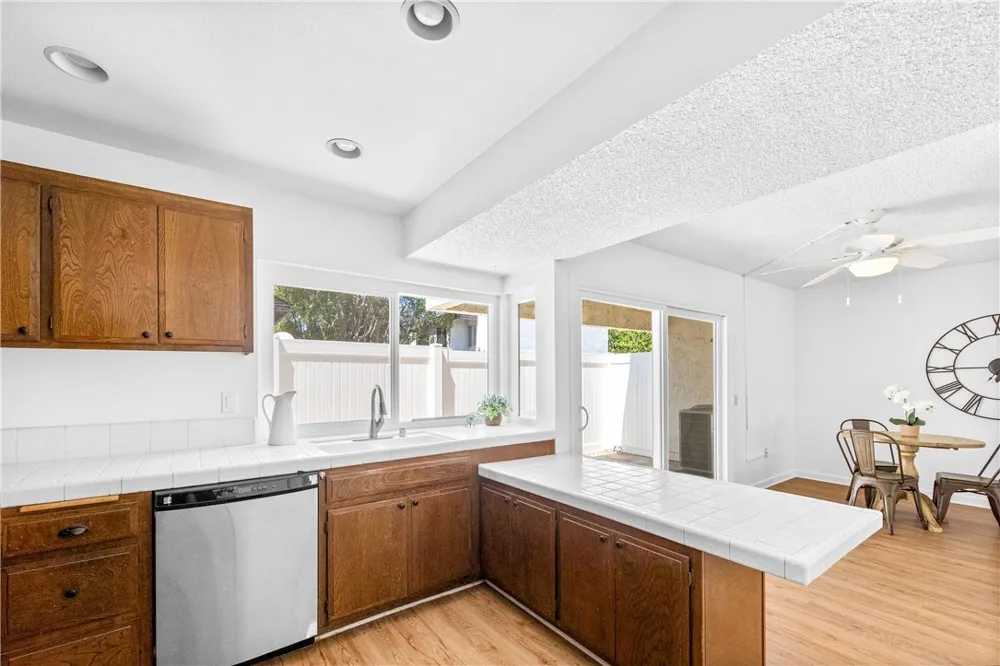 6823 Danvers Garden Grove, CA 92845