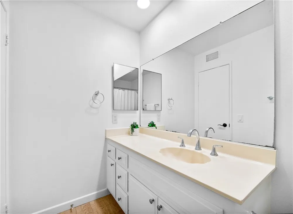6823 Danvers Garden Grove, CA 92845