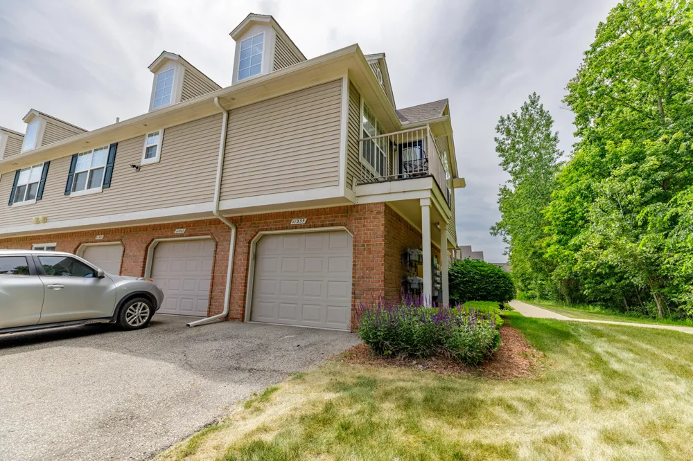 11355 Woods Drive Utica, MI 48317