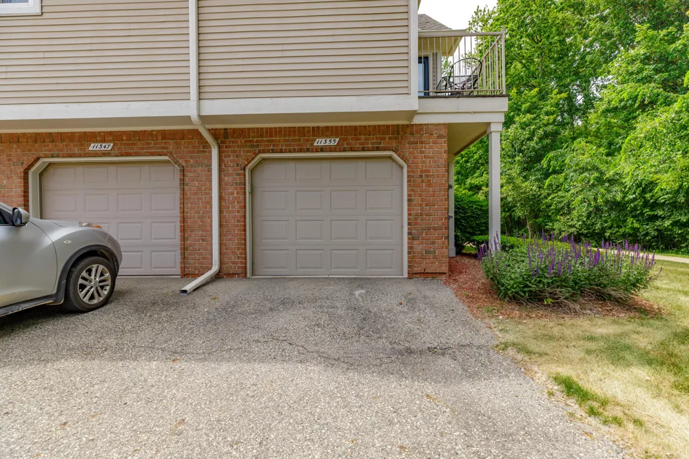 11355 Woods Drive Utica, MI 48317