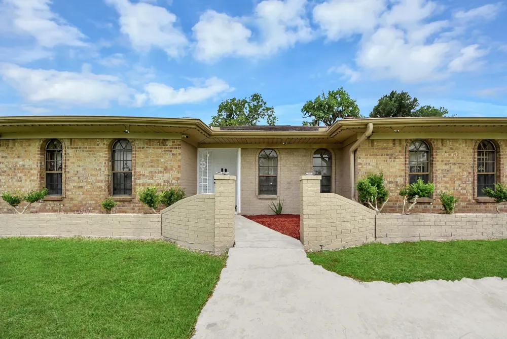 5241 County Road 819 Brazoria, TX 77422