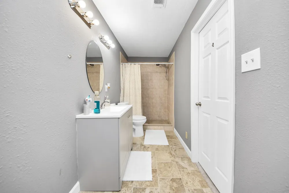 5241 County Road 819 Brazoria, TX 77422