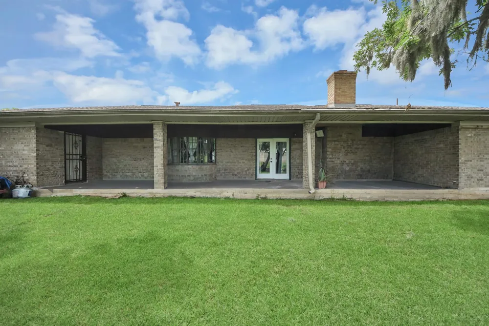 5241 County Road 819 Brazoria, TX 77422