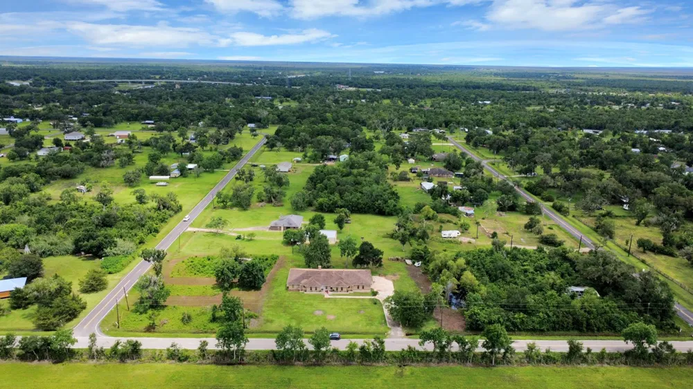 5241 County Road 819 Brazoria, TX 77422