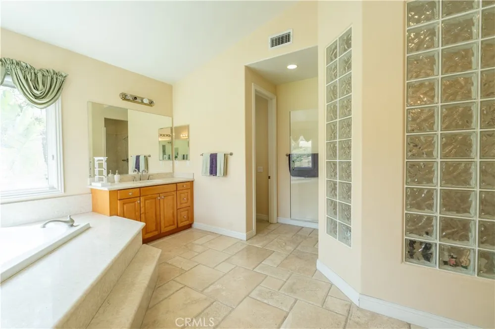 17405 S Vinwood Lane S Yorba Linda, CA 92886