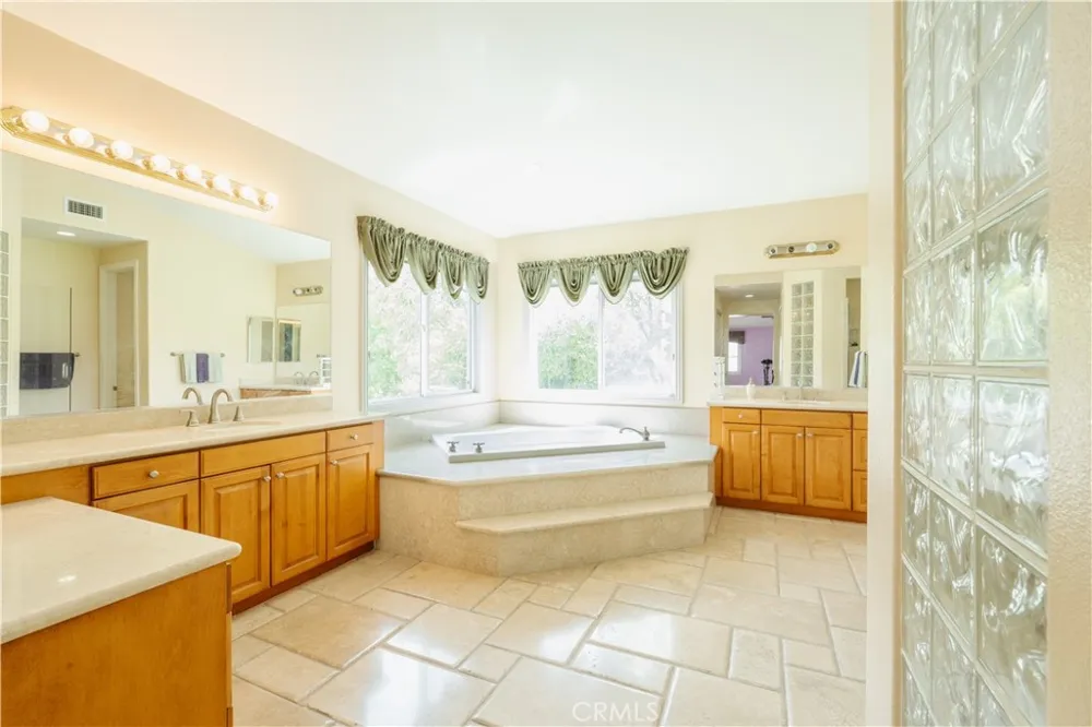 17405 S Vinwood Lane S Yorba Linda, CA 92886